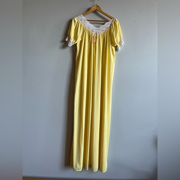 Dresses & Skirts - Vintage nightgown